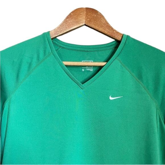 3 for $30!‎ Nike green v  neck long sleeve tee - Picture 2 of 10